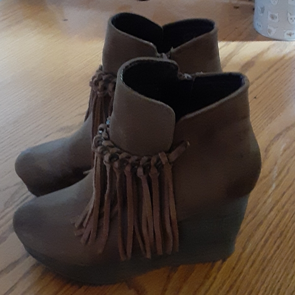 Sbicca Brown Leather Wedge Booties - Picture 2 of 10